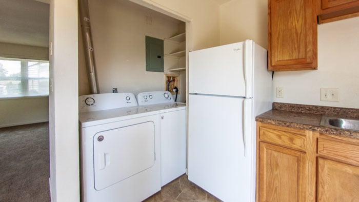 Algona, South Smith Apartments - Two Bedroom - Laundry